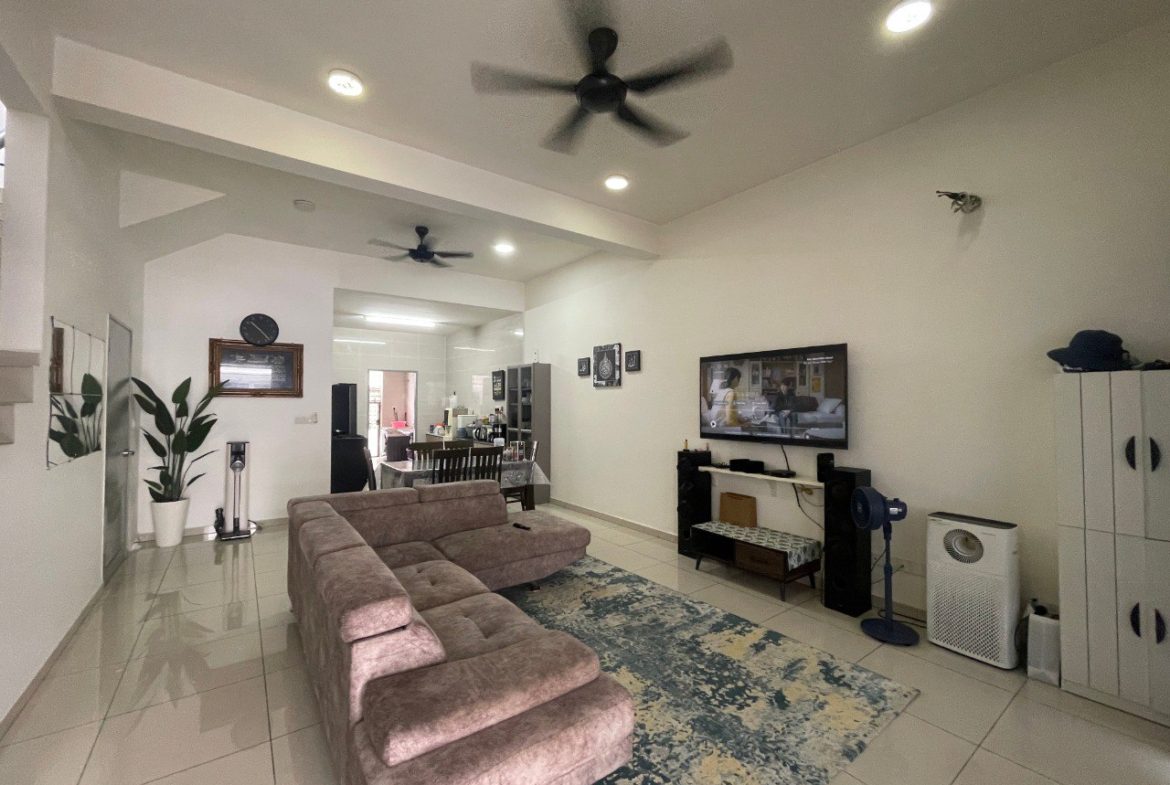 Horizon Hills The Valley West Double Storey Terrace with Partially Renovation House