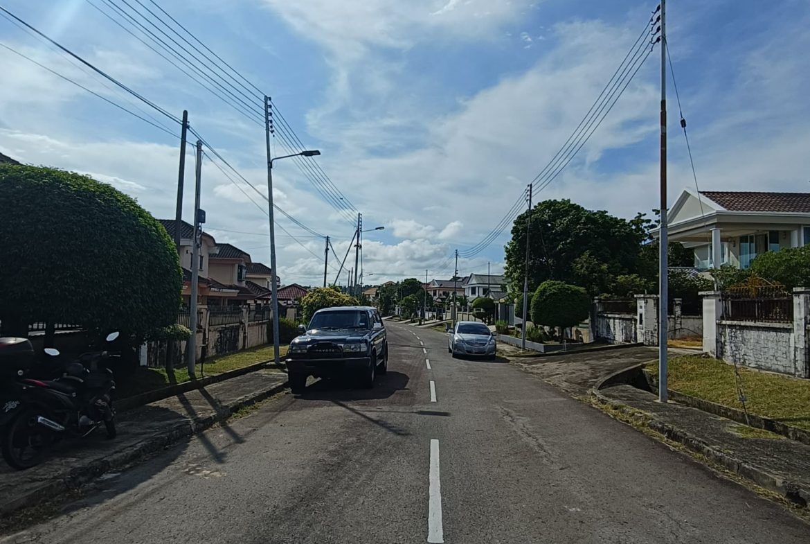 2 Storey Bungalow At Lorong Raja Udang 10, Kingfisher For Sale