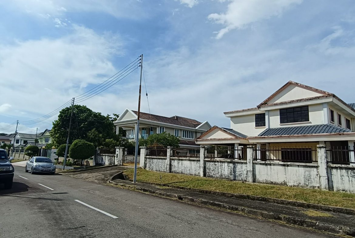 2 Storey Bungalow At Lorong Raja Udang 10, Kingfisher For Sale