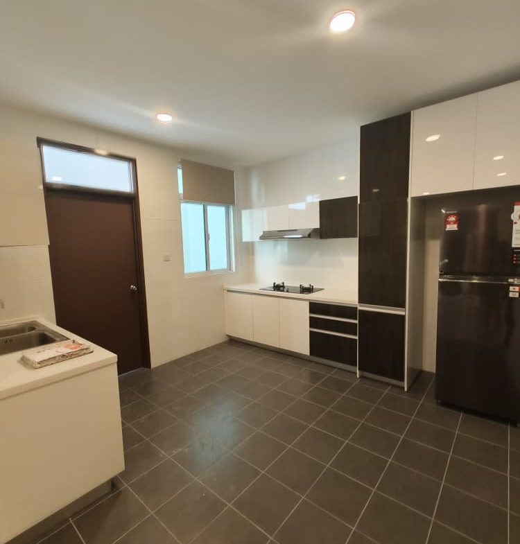 Bundusan Tropicana Landmark Condominium Penthouse Fully furnished with 3 Car Park For Sale