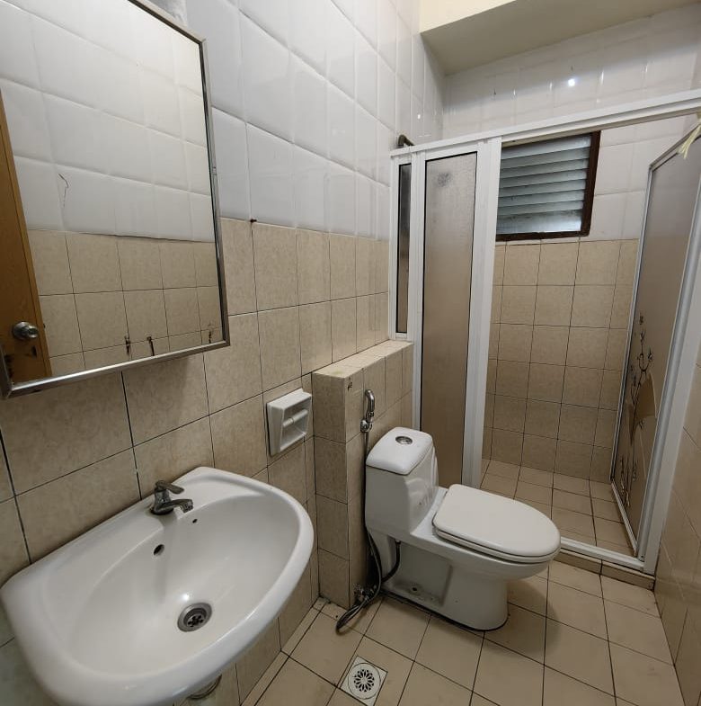 Seri Borneo Condominium, Iramanis for Rent
