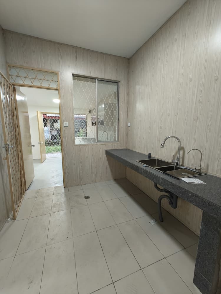 Lintas Hilltop Taman Regent 3 Storey Semi D For Rent