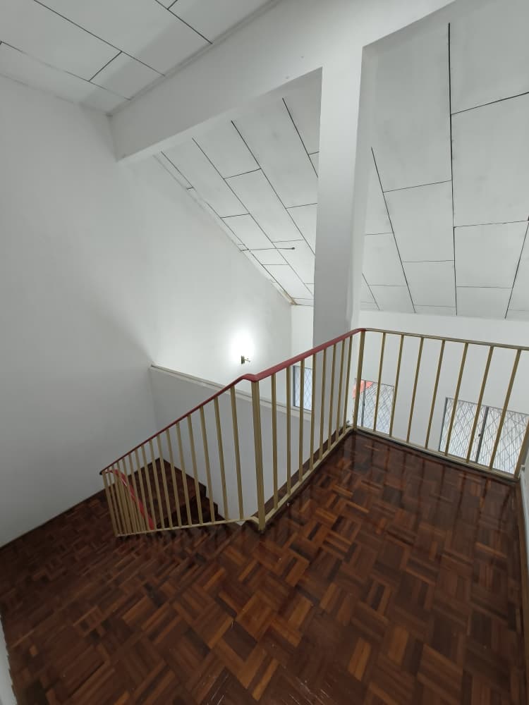 Lintas Hilltop Taman Regent 3 Storey Semi D For Rent