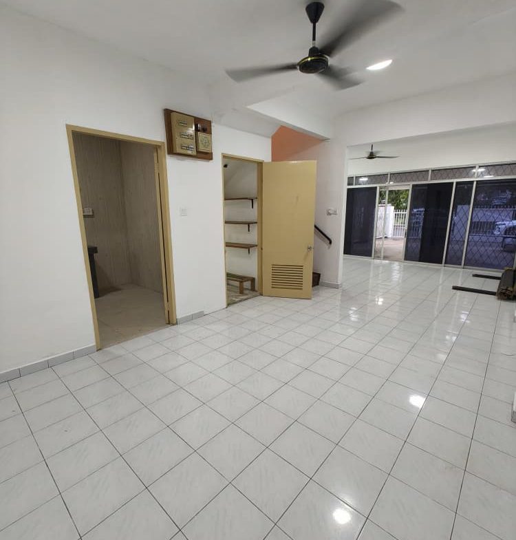 Lintas Hilltop Taman Regent 3 Storey Semi D For Rent