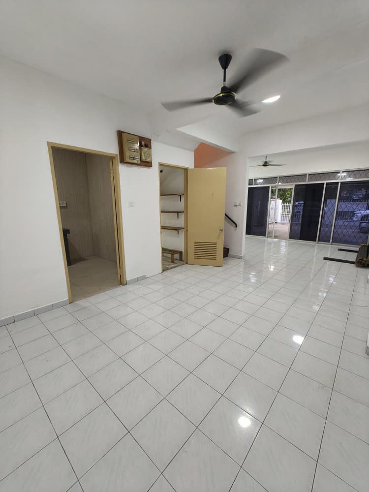 Lintas Hilltop Taman Regent 3 Storey Semi D For Rent