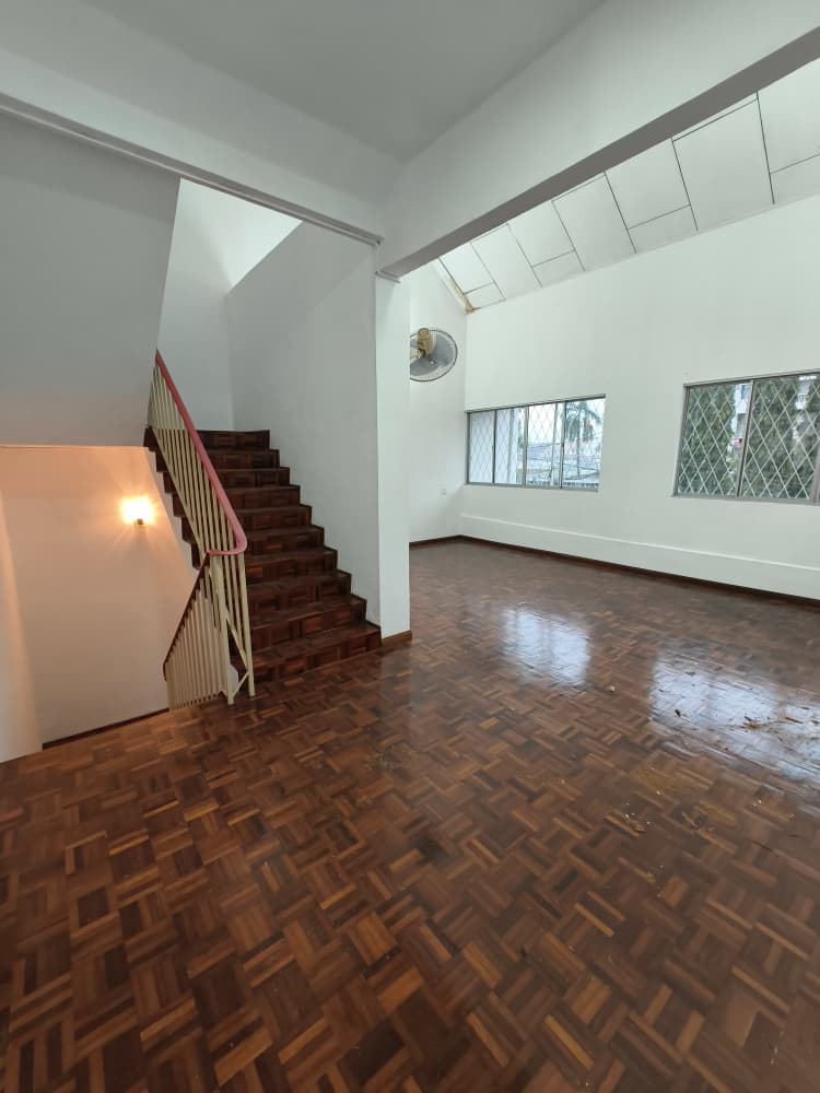 Lintas Hilltop Taman Regent 3 Storey Semi D For Rent