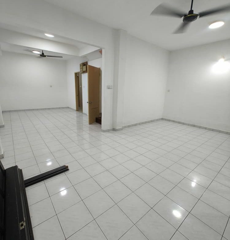 Lintas Hilltop Taman Regent 3 Storey Semi D For Rent
