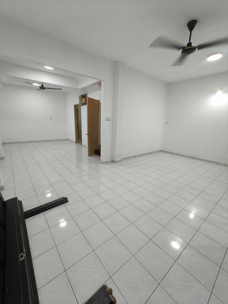 Lintas Hilltop Taman Regent 3 Storey Semi D For Rent