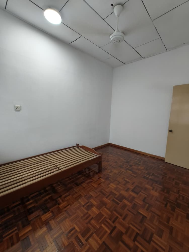 Lintas Hilltop Taman Regent 3 Storey Semi D For Rent