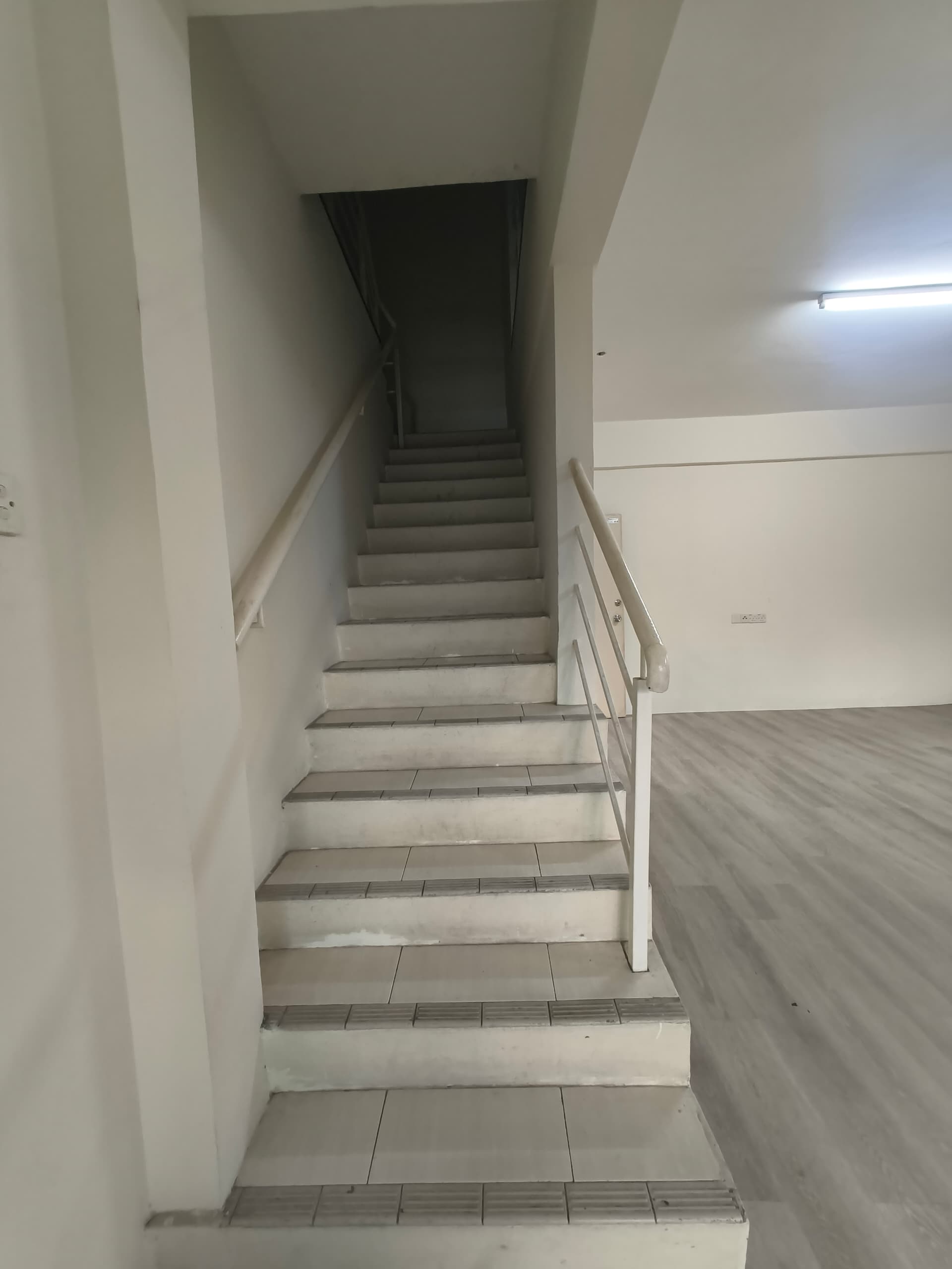 Seri Borneo Condominium,Iramanis for Rent