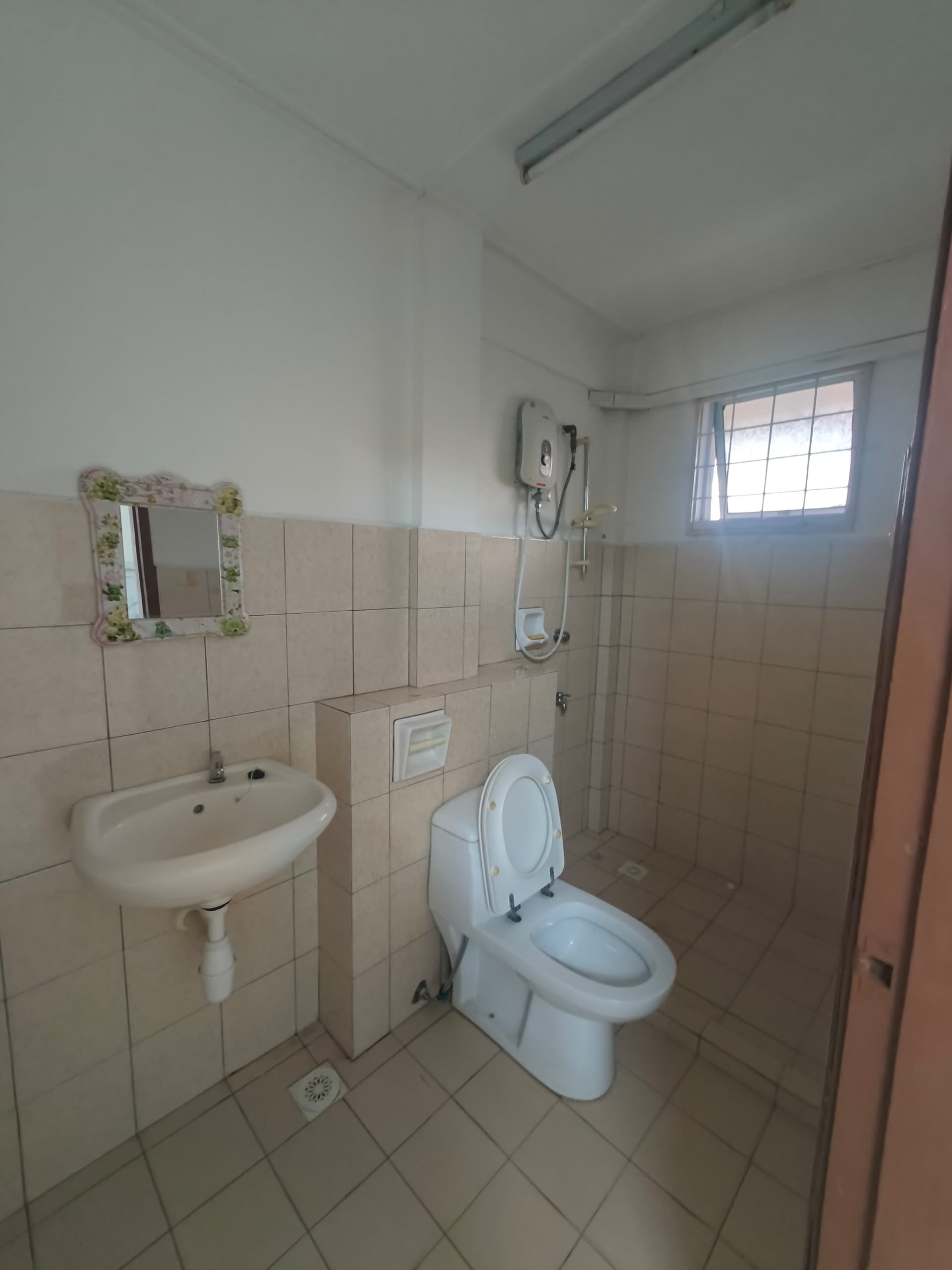 Seri Borneo Condominium,Iramanis for Rent
