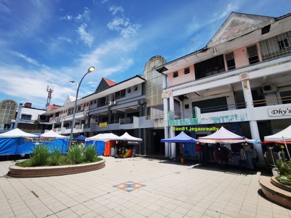Putatan Square. (Behind Maybank) intermediate Corner. 3 storey Shoplot (999yrs) .((( FOR SALE )))