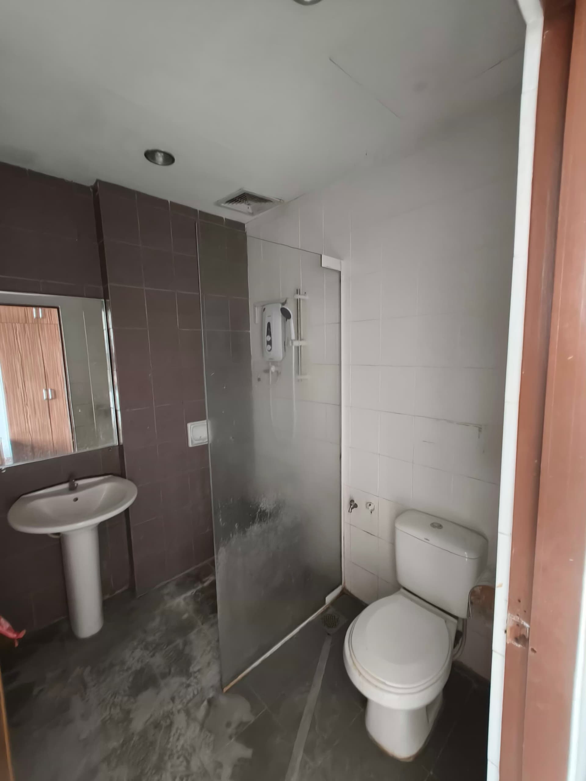 KK City Centre Point Sinsuran Kampung Air facing road 6 Storey Whole Block Building Hotel For Sales
