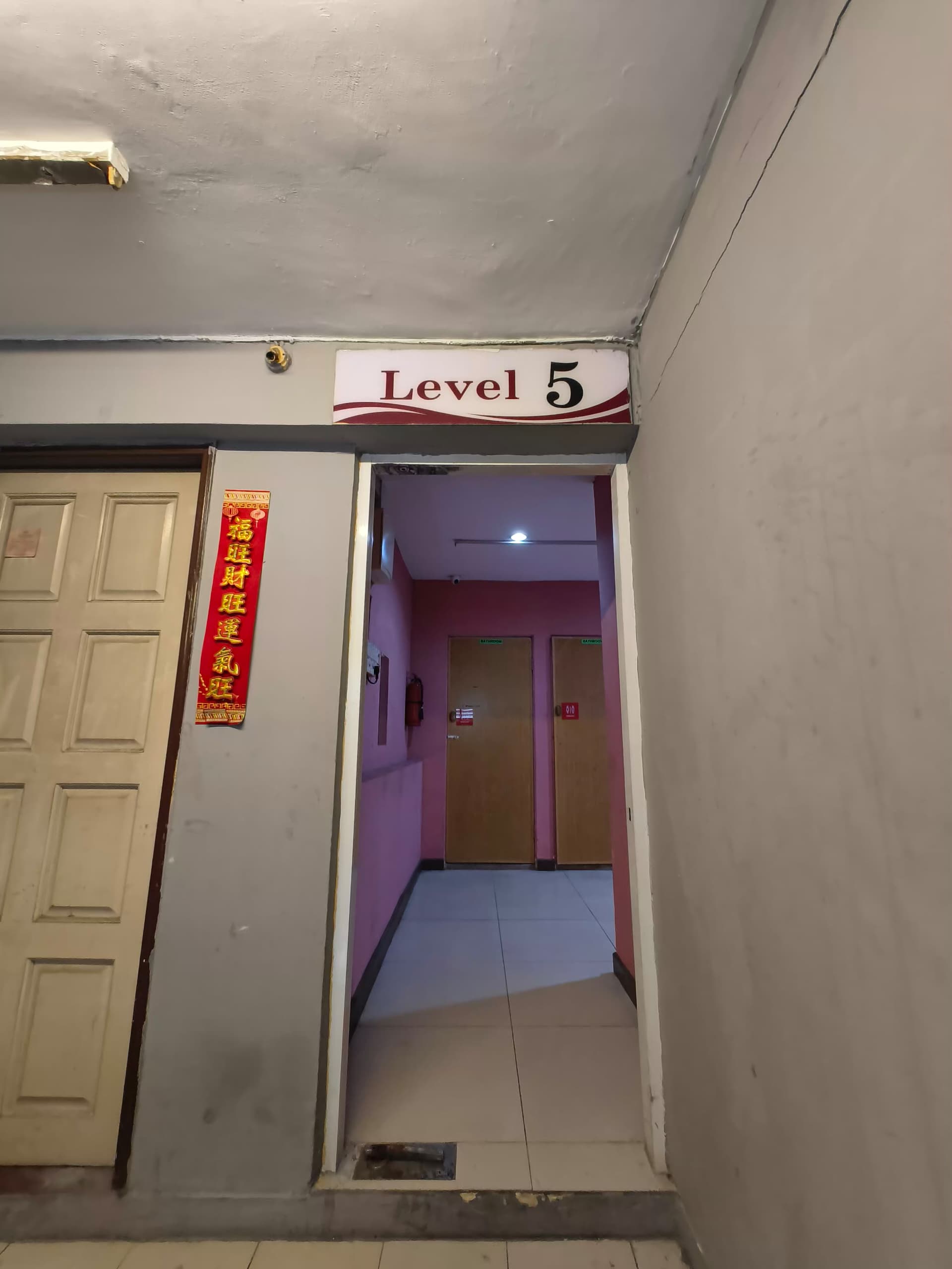 KK City Centre Point Sinsuran Kampung Air facing road 6 Storey Whole Block Building Hotel For Sales