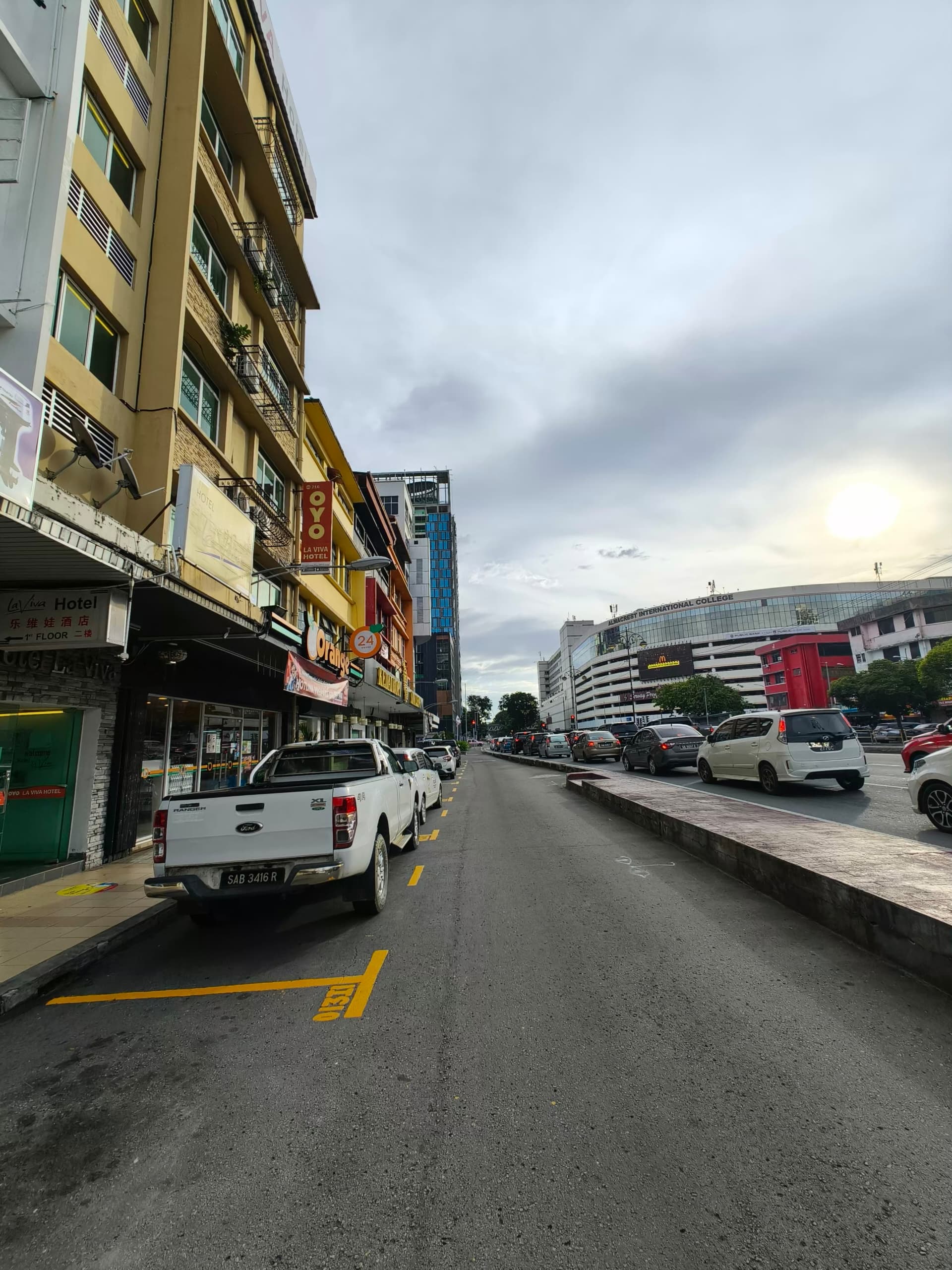 KK City Centre Point Sinsuran Kampung Air facing road 6 Storey Whole Block Building Hotel For Sales