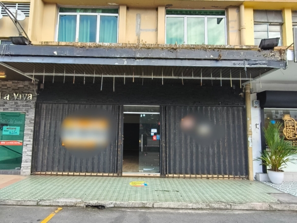 Shoplot Kampung Air facing road 6 Storey Whole Block Building Hotel For Sale