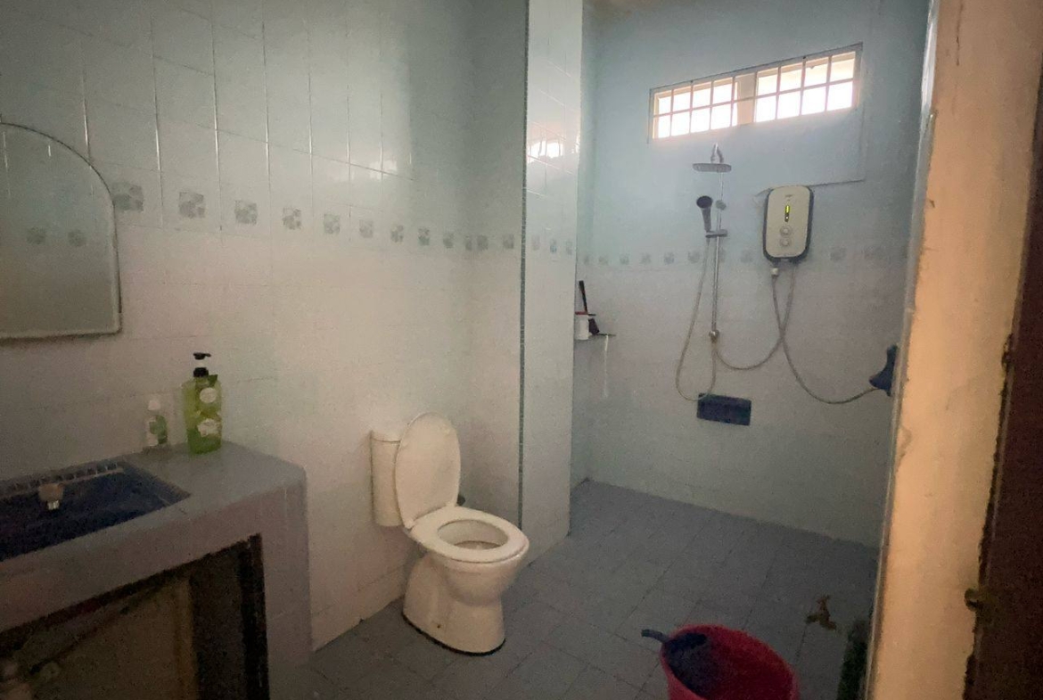 Taman Bukit Kempas / Double Storey Semi-D 40×100 / Below Market Price