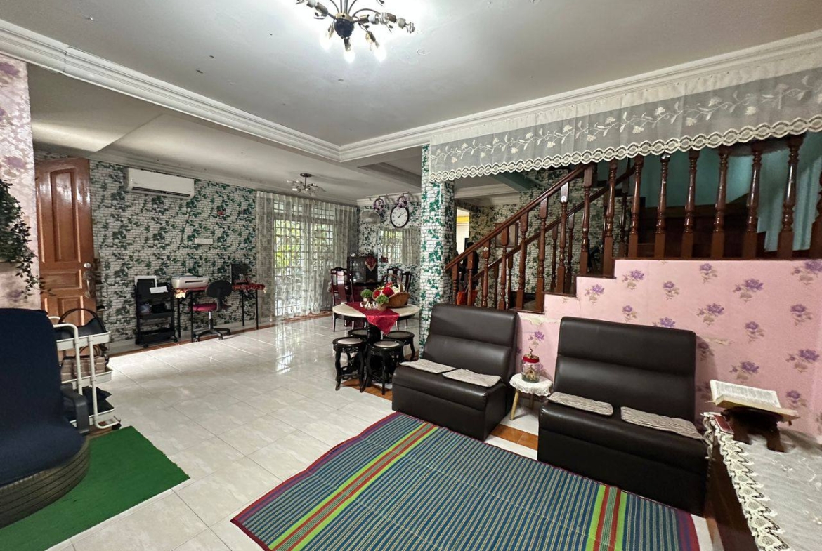 Taman Bukit Kempas / Double Storey Semi-D 40×100 / Below Market Price