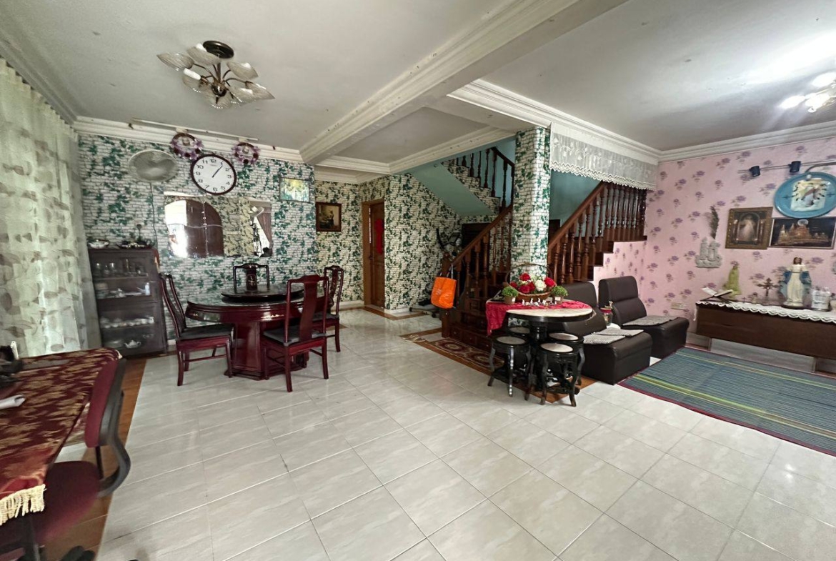 Taman Bukit Kempas / Double Storey Semi-D 40×100 / Below Market Price