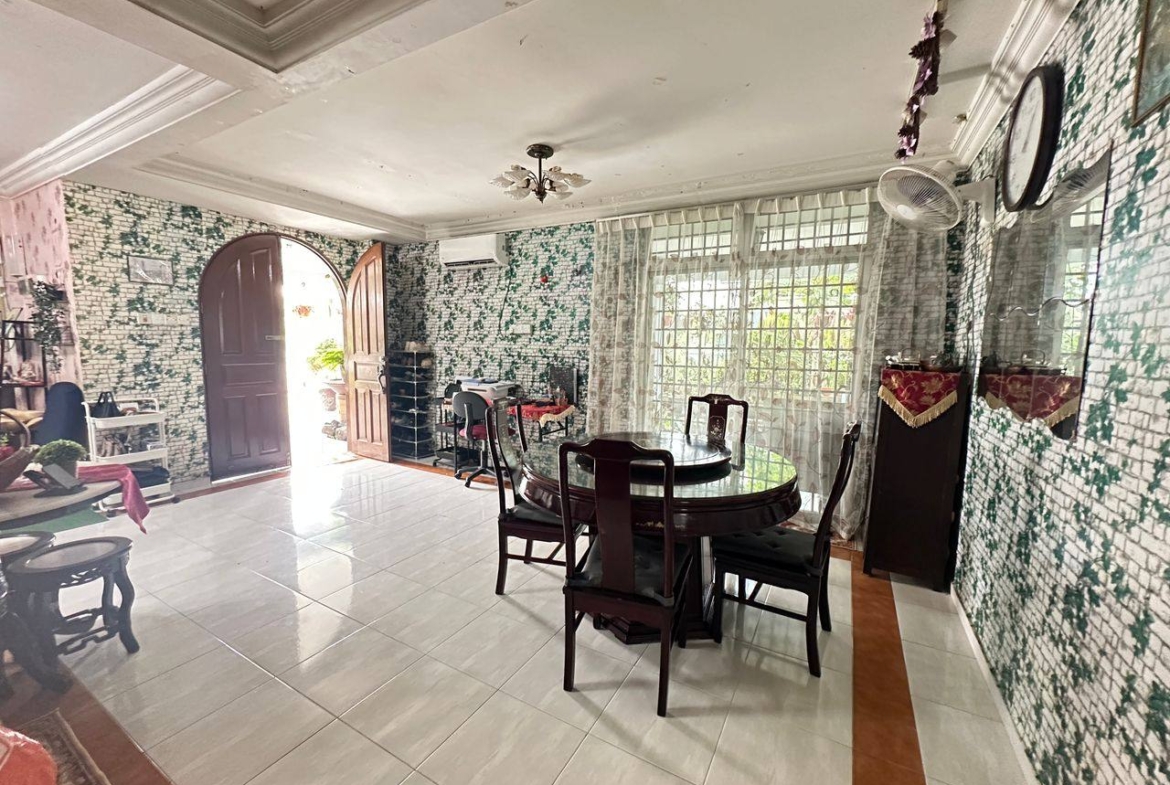 Taman Bukit Kempas / Double Storey Semi-D 40×100 / Below Market Price