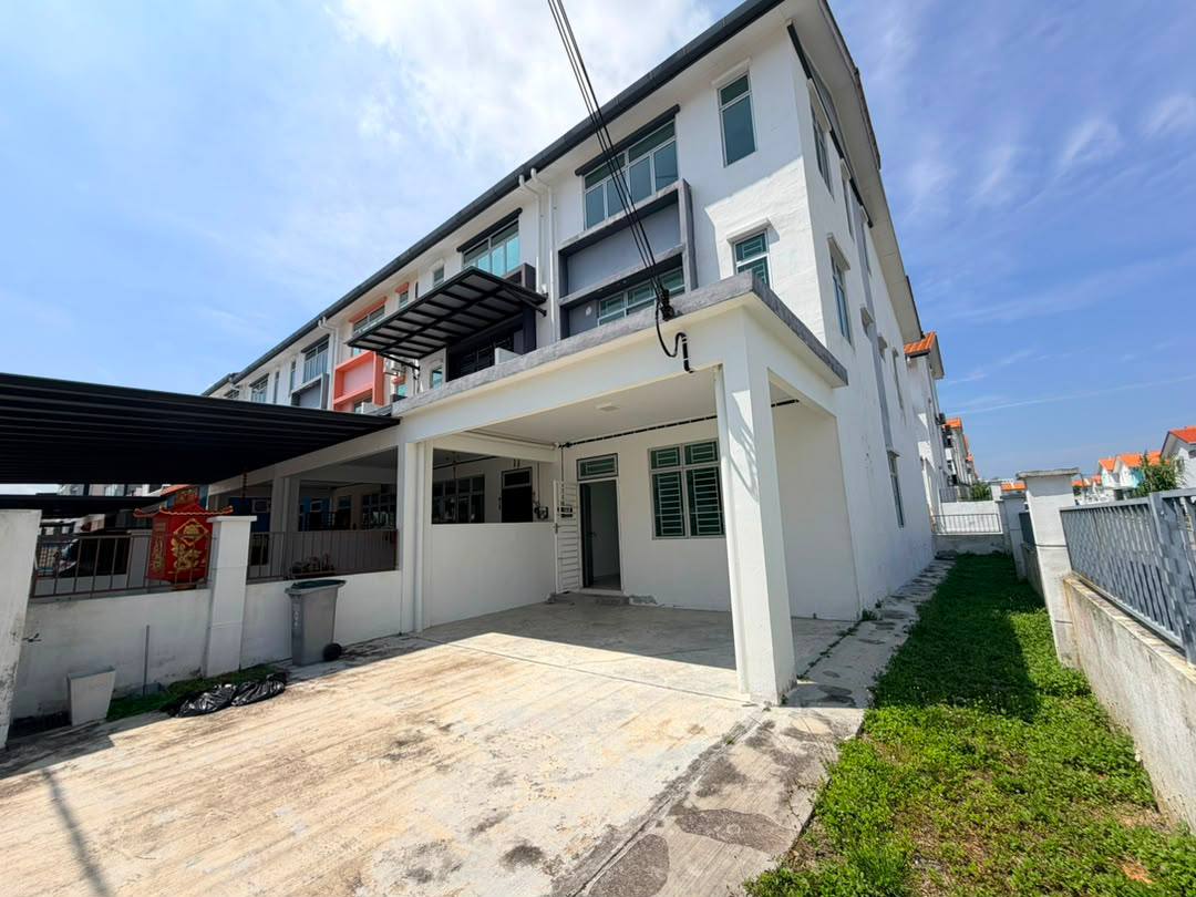 Cassia @ Pulai Mutiara 2.5 Storey Terrace End Lot With Land For Sale