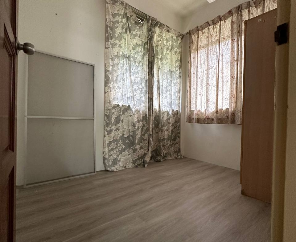 Taman Harapan, Kobusak Double Storey Semi D, Penampang For Sale