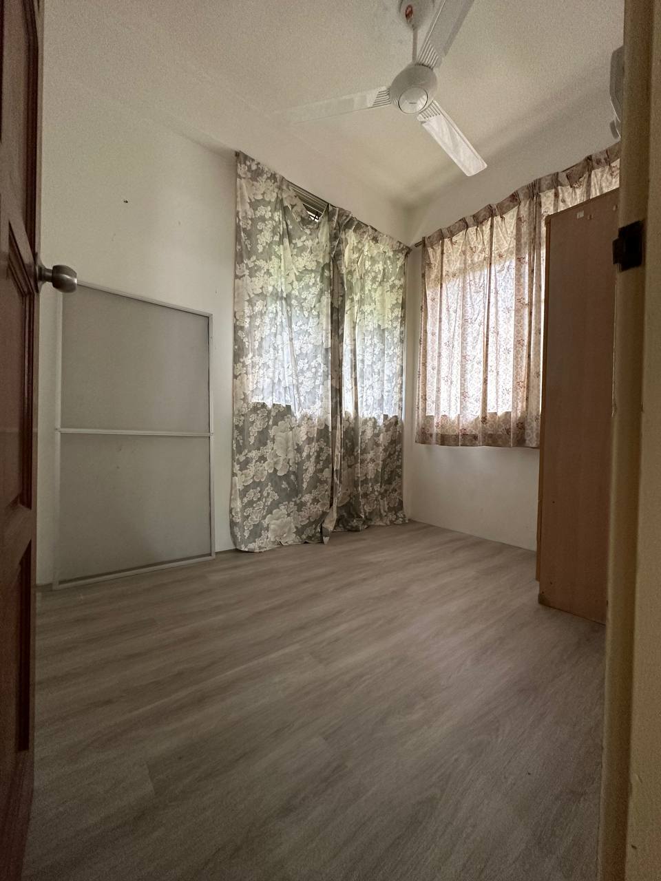 Taman Harapan, Kobusak Double Storey Semi D, Penampang For Sale