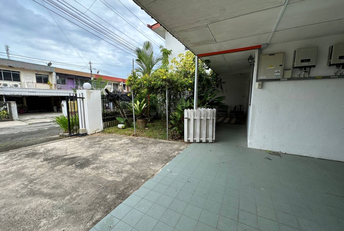 Taman Harapan, Kobusak Double Storey Semi D, Penampang For Sale