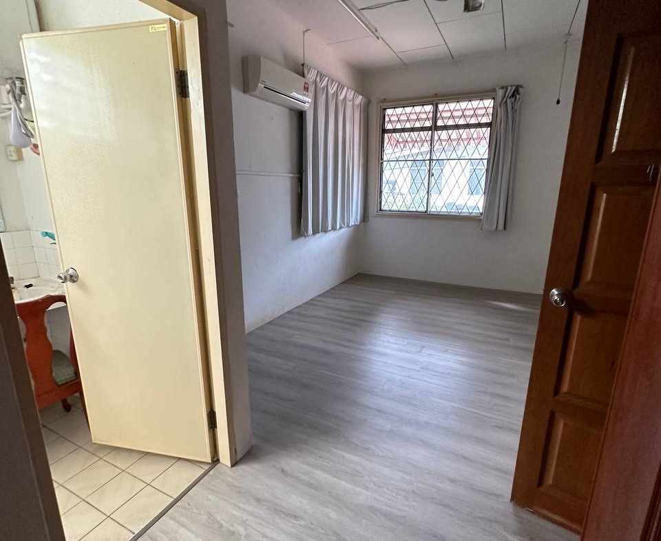 Taman Harapan, Kobusak Double Storey Semi D, Penampang For Sale