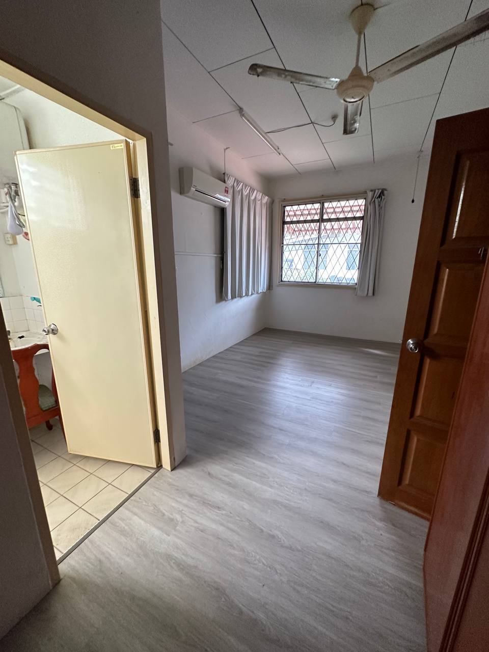 Taman Harapan, Kobusak Double Storey Semi D, Penampang For Sale