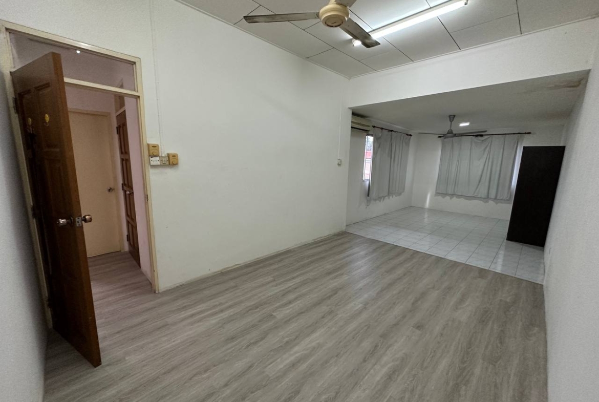 Taman Harapan, Kobusak Double Storey Semi D, Penampang For Sale