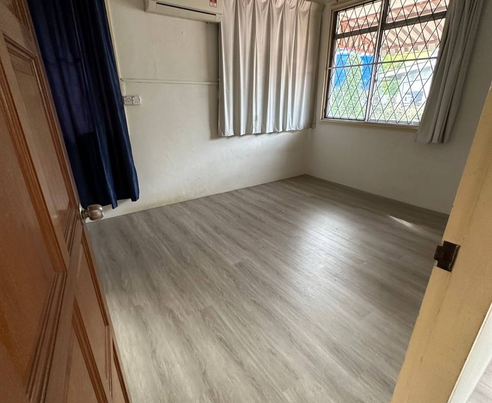 Taman Harapan, Kobusak Double Storey Semi D, Penampang For Sale