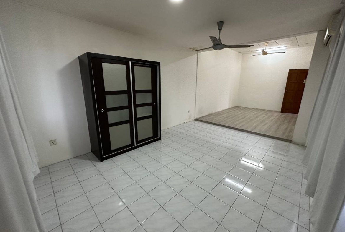 Taman Harapan, Kobusak Double Storey Semi D, Penampang For Sale