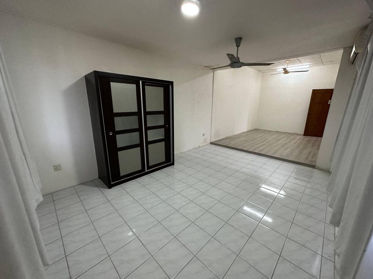 Taman Harapan, Kobusak Double Storey Semi D, Penampang For Sale