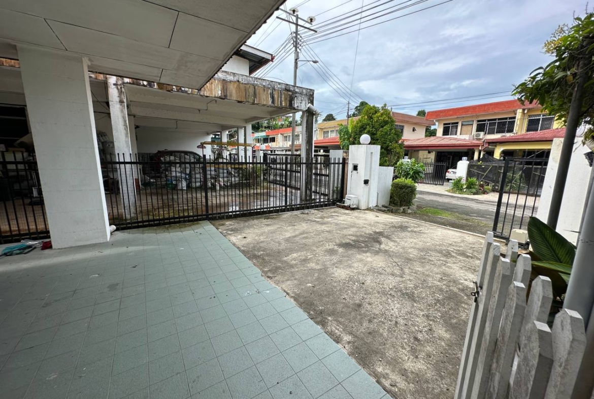 Taman Harapan, Kobusak Double Storey Semi D, Penampang For Sale