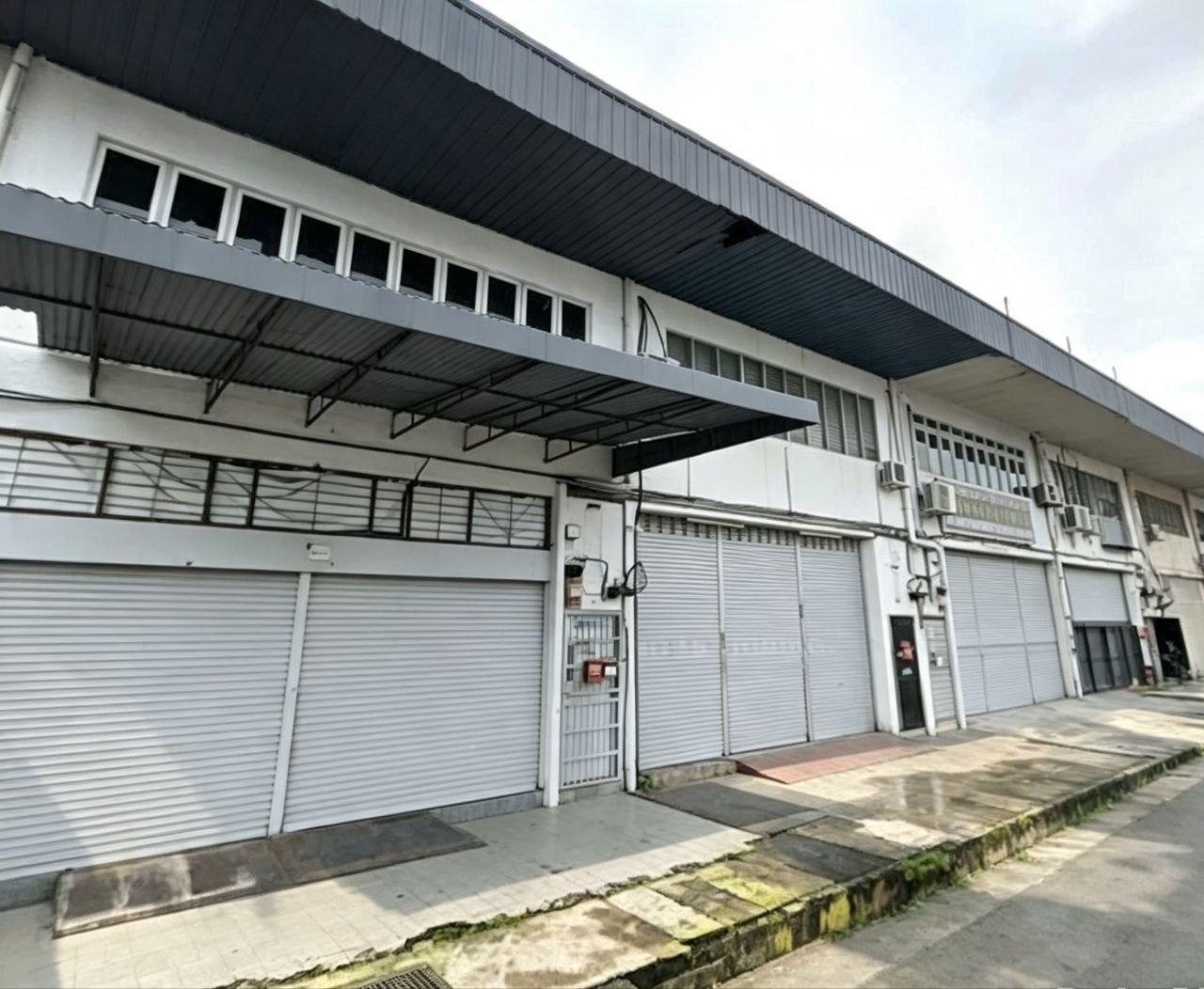 Taman Perindustrian Tampoi Jaya / 2 Storey Terrace Factory / Ground Floor For Rent