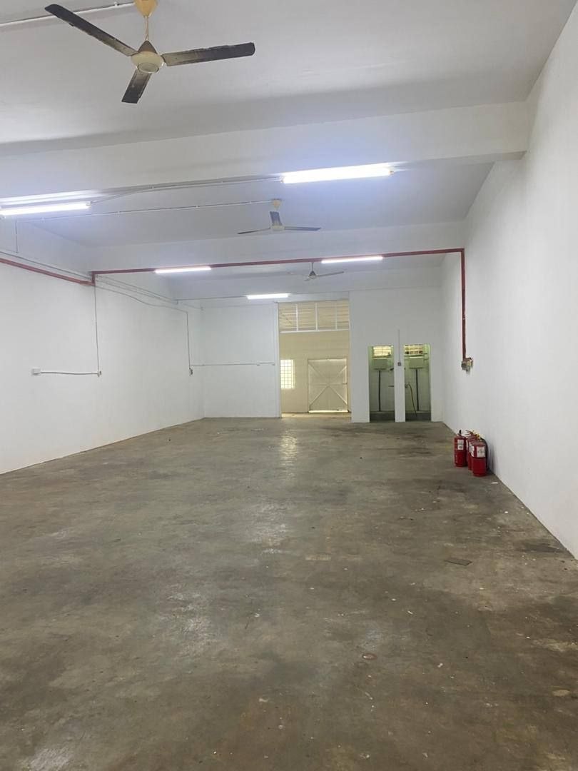 Taman Perindustrian Tampoi Jaya / 2 Storey Terrace Factory / Ground Floor For Rent