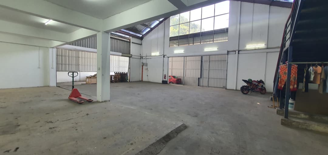 Taman Seri Warisan Industry Inanam Jalan Tuaran Warehouse With Small Office For Rent