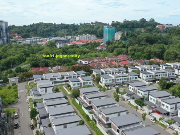 Kk Signal Hill (999yrs) Vacant Residential Land CL4acs ((( FOR SALE))